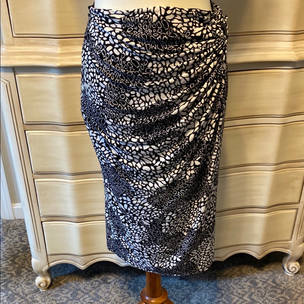 White House Black Market Black and White Skirt